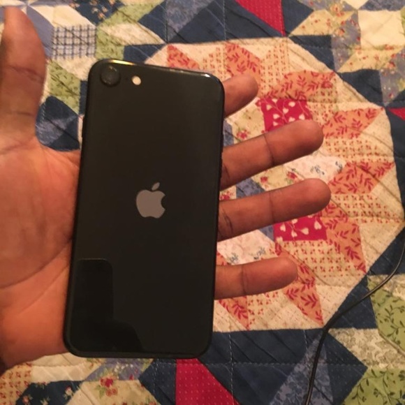 iPhone 7 - Picture 2 of 5